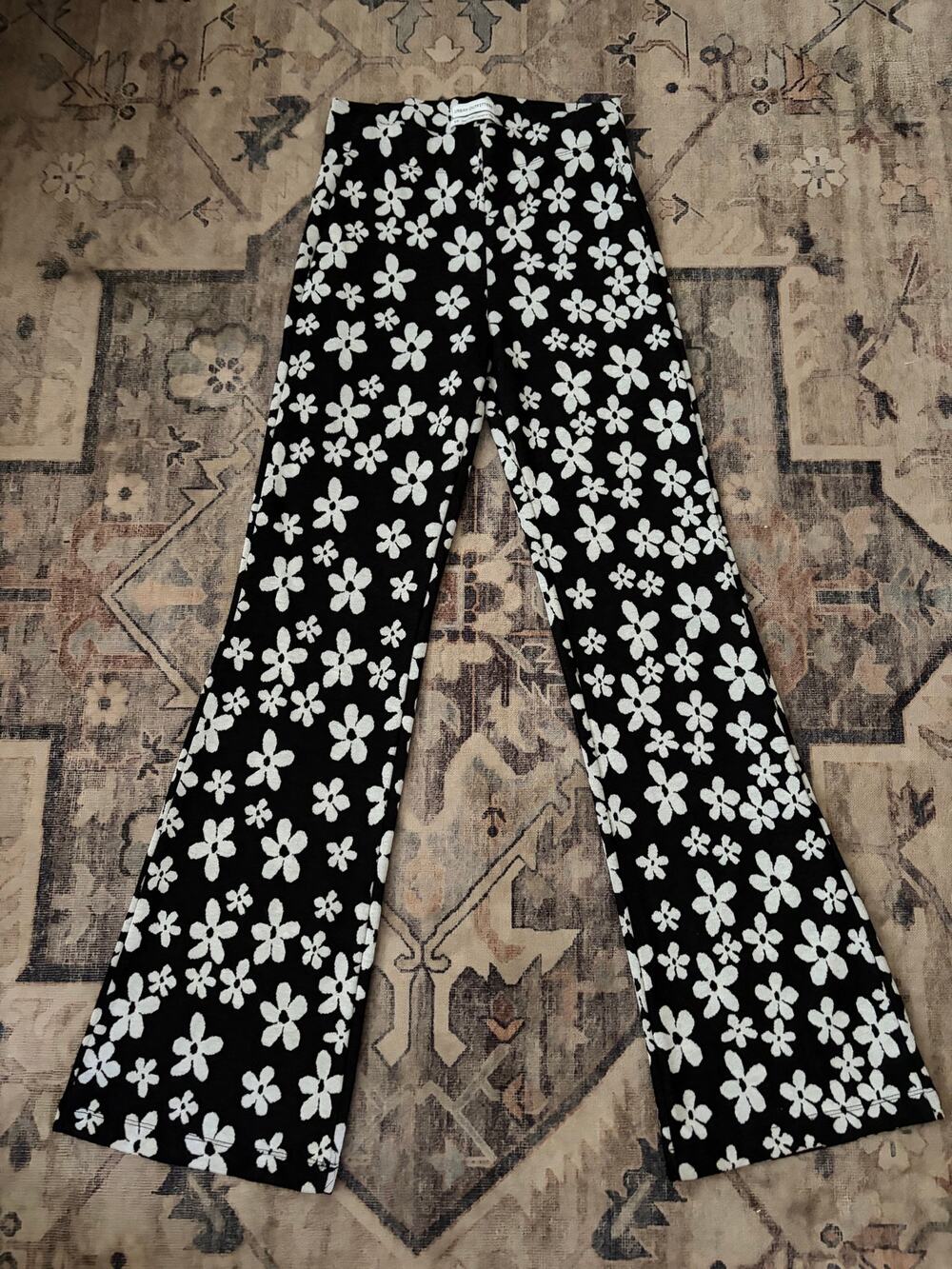 Urban Outfitters Bryn Flare Pants S Black White Daisy Floral Pull On Retro